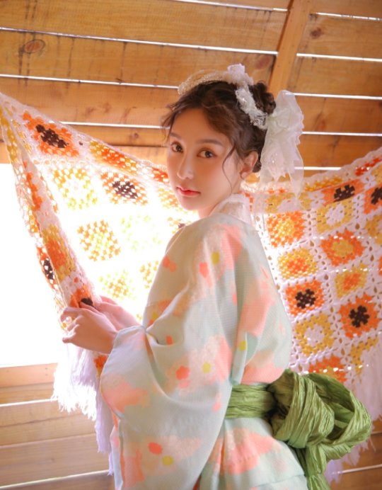 90后清纯小姐姐丸子头治愈系摄影写真图片 3